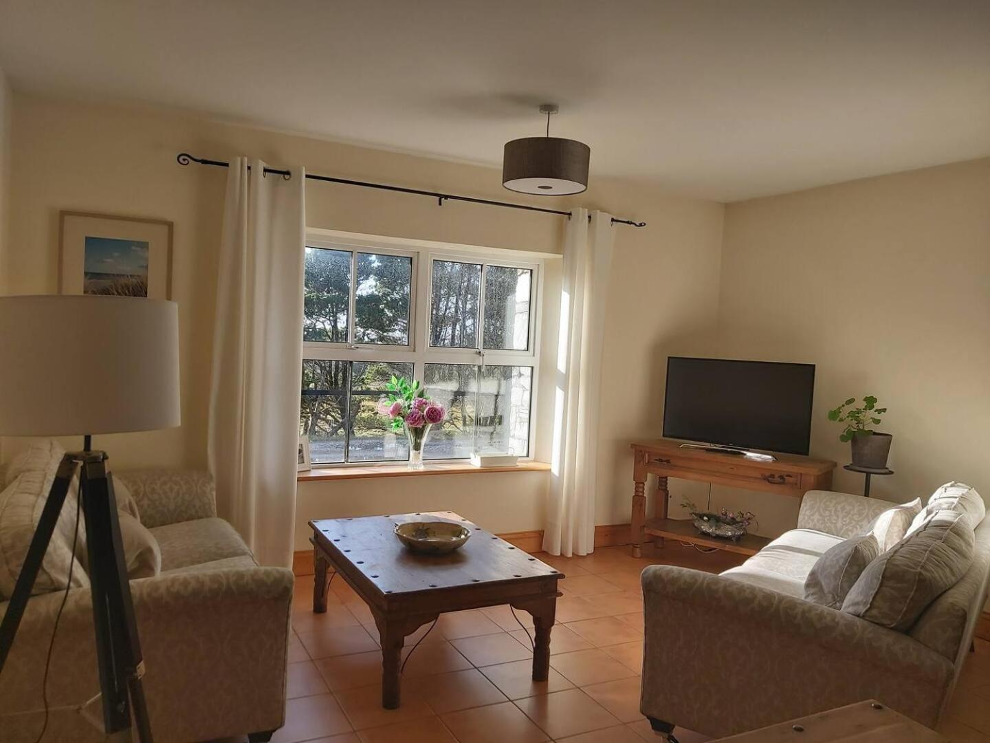 Shanakeever Farm - 2 Bedroom Apartment Clifden Eksteriør bilde
